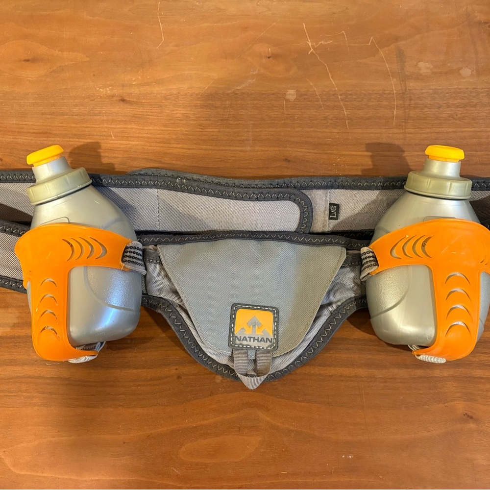 Nathan Sz LG Gray Adjustable Hydration Belt with (2) Water Bottles & Key Pouch
